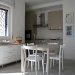 מלון דירות Pioppihouse 3*